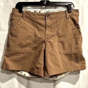 The North Face women’s shorts size 8 dark khaki color